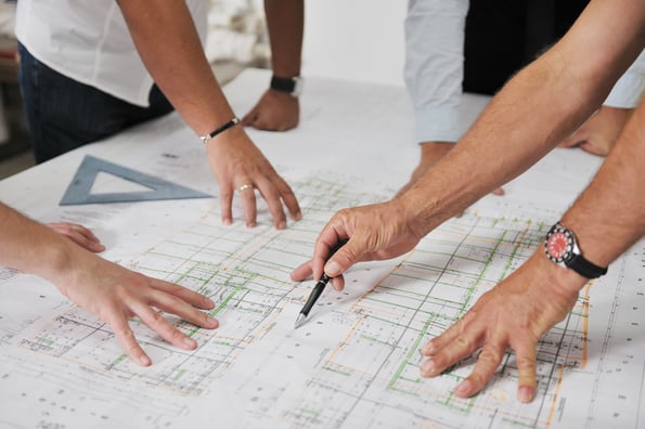 Construction team planning for successful risk management in construction projects.