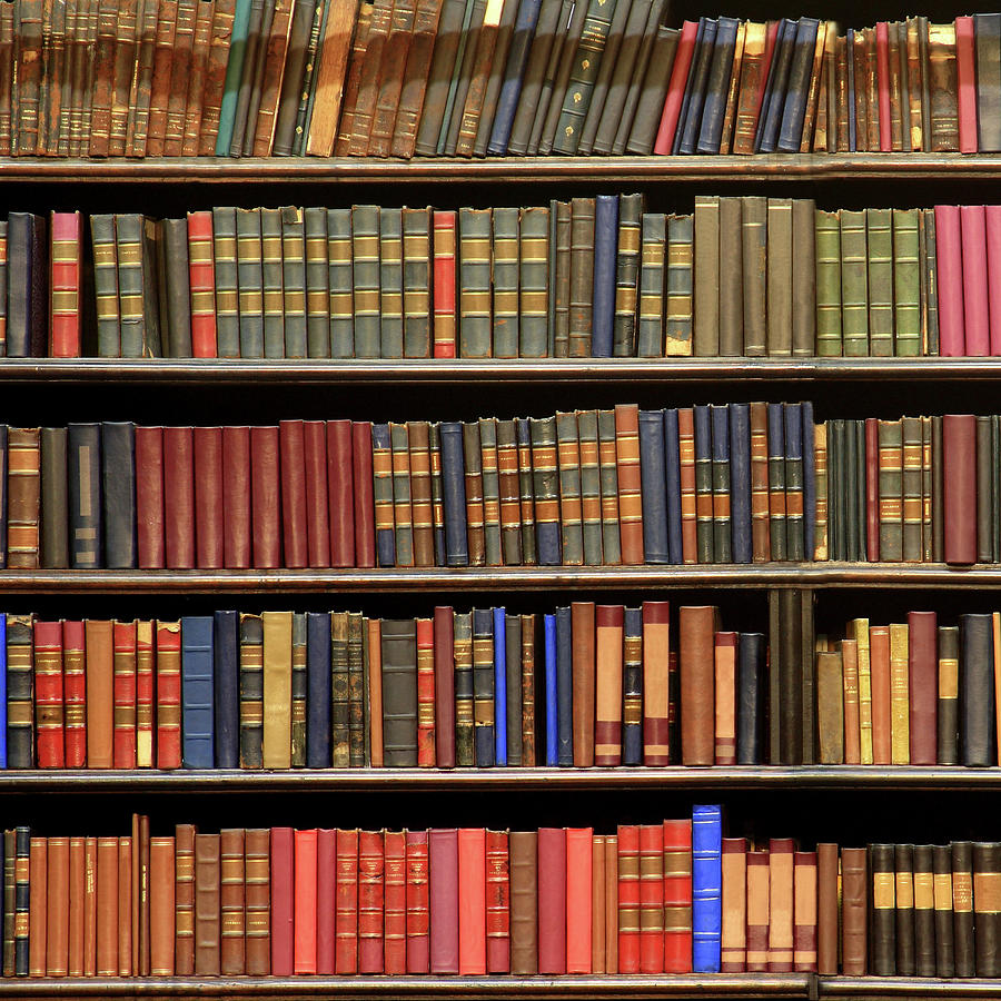 old-books-in-library-shelf-luoman